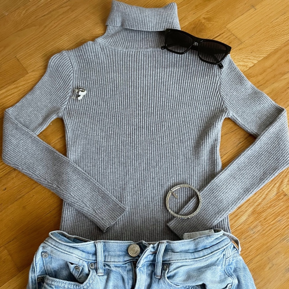 Gray Turtle Neck Long Sleeved Sweater